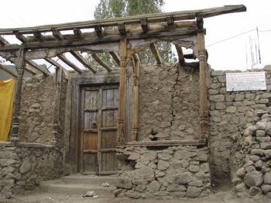 Tehsildarh gate Leh, original condition April 2008 Tehsildarh gate Leh, original condition April 2008