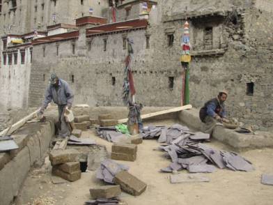 Leh artisans continue work on the Red Maitreya Temple Leh artisans continue work on the Red Maitreya Temple