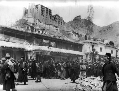 Leh Main Bazaar 1977 (collection Skarma Rinchen) Leh Main Bazaar 1977 (collection Skarma Rinchen)